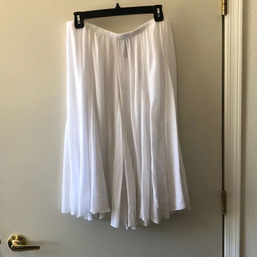 Zac & Rachel skirt Size M Gently used White